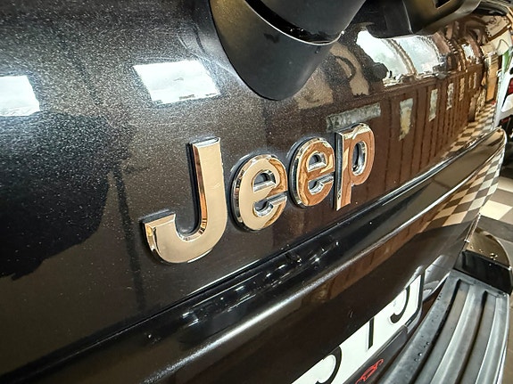 Jeep Grand Cherokee 25 of 27