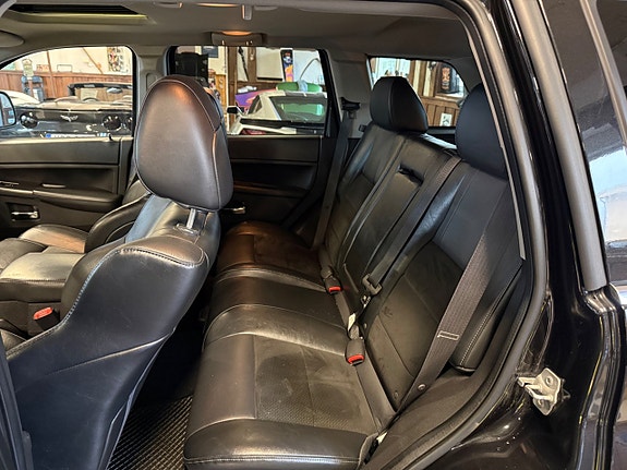 Jeep Grand Cherokee 22 of 27