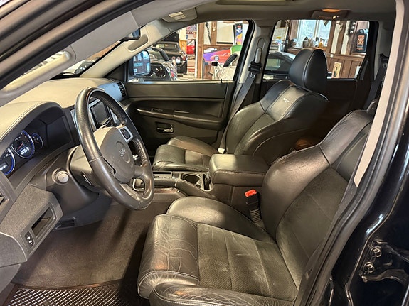 Jeep Grand Cherokee 17 of 27