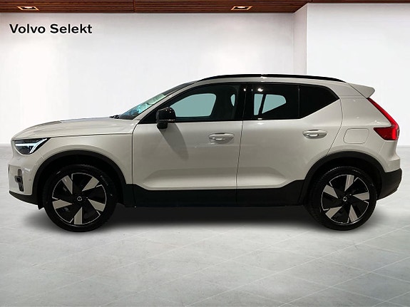 Volvo EX40 3 of 5