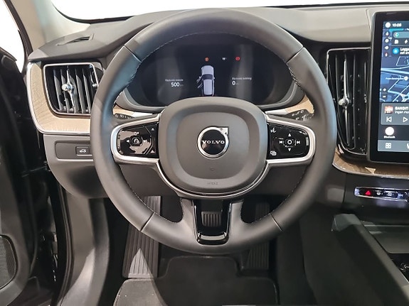 Volvo XC60 10 of 15