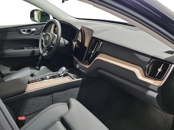 Volvo XC60 4 of 15