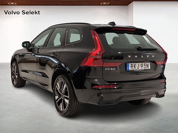 Volvo XC60 2 of 15