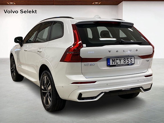 Volvo XC60 2 of 14