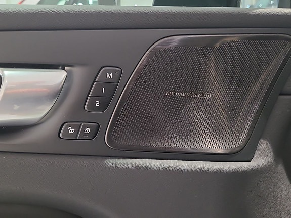 Volvo XC60 17 of 19