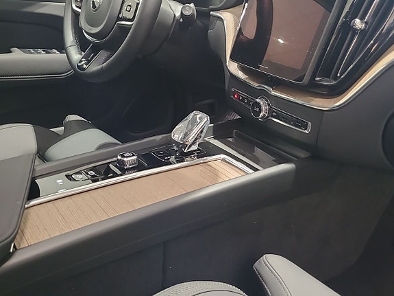 Volvo XC60 16 of 19