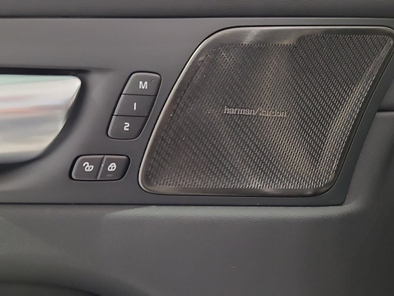 Volvo XC60 17 of 19