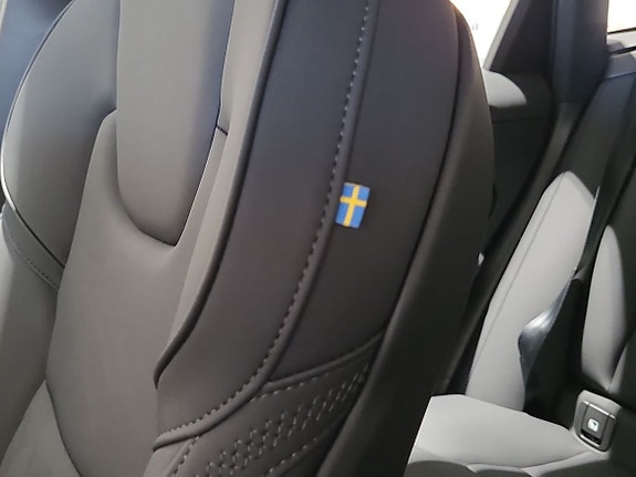 Volvo XC60 15 of 19
