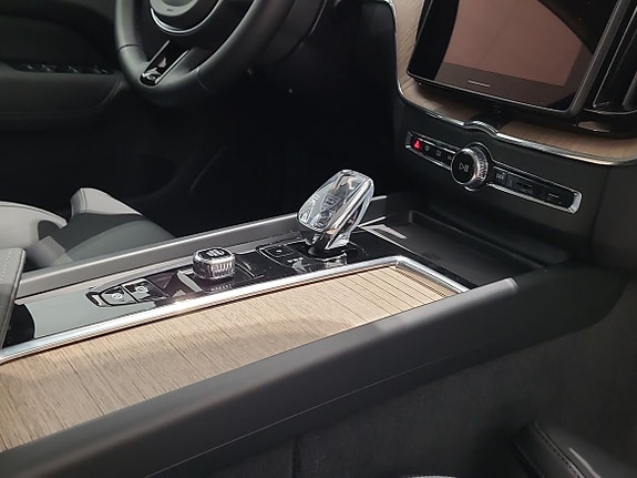 Volvo XC60 16 of 19