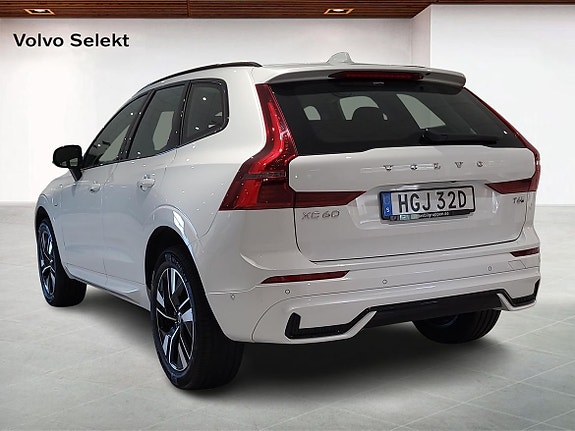 Volvo XC60 2 of 19
