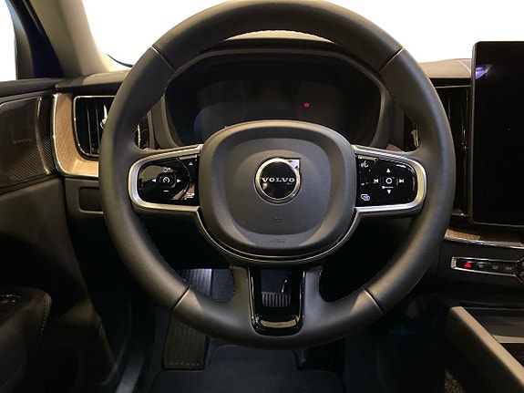 Volvo XC60 10 of 14
