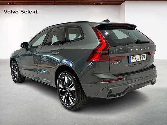 Volvo XC60 2 of 14