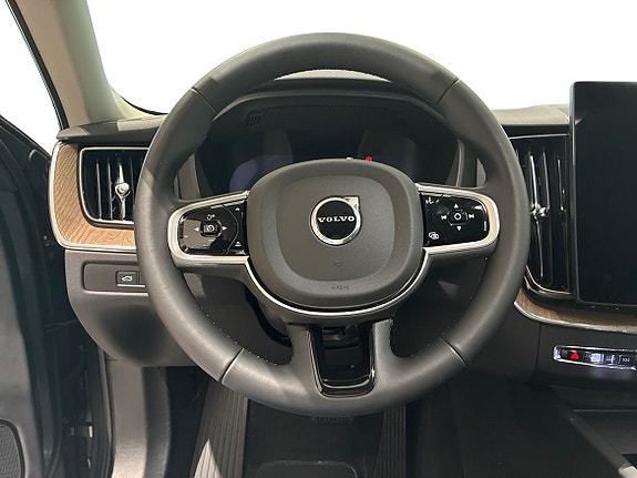 Volvo XC60 10 of 14