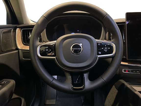 Volvo XC60 10 of 14