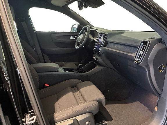 Volvo XC40 4 of 15