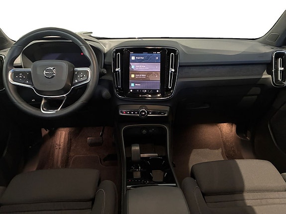 Volvo XC40 5 of 15