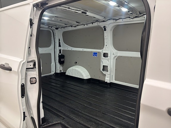 Ford Transit Custom 11 of 27