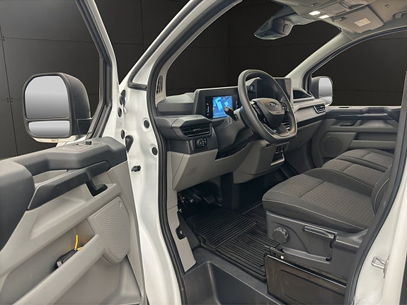 Ford Transit Custom 13 of 27