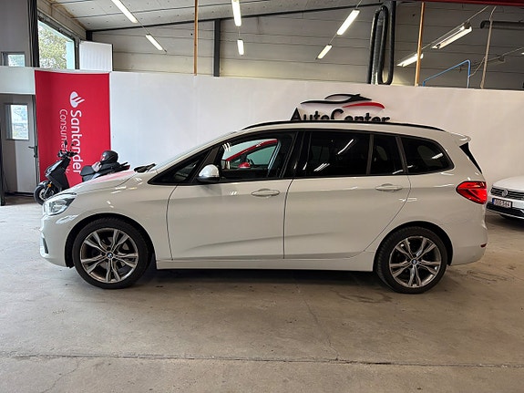 BMW 218 4 of 9