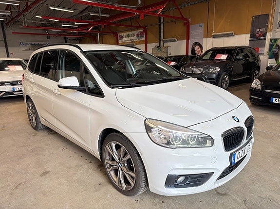 BMW 218 3 of 9