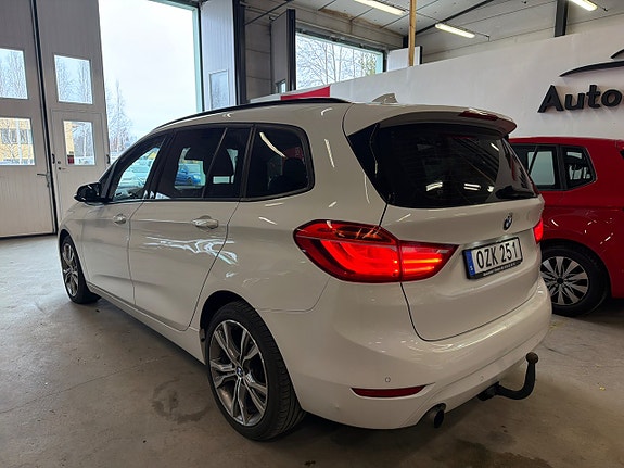 BMW 218 5 of 9