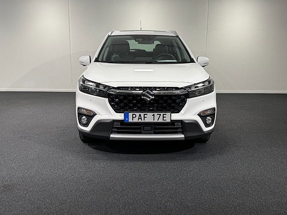 Suzuki S-Cross 2 of 5