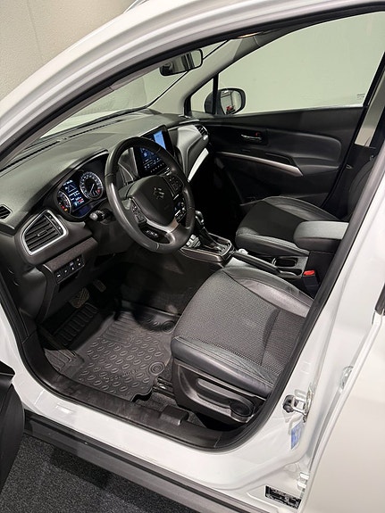 Suzuki S-Cross 11 of 15