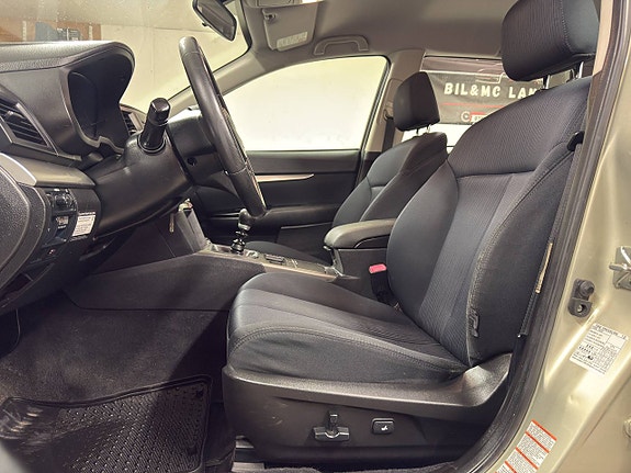 Subaru Legacy 13 of 16