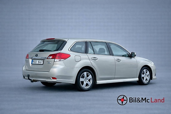 Subaru Legacy 8 of 16