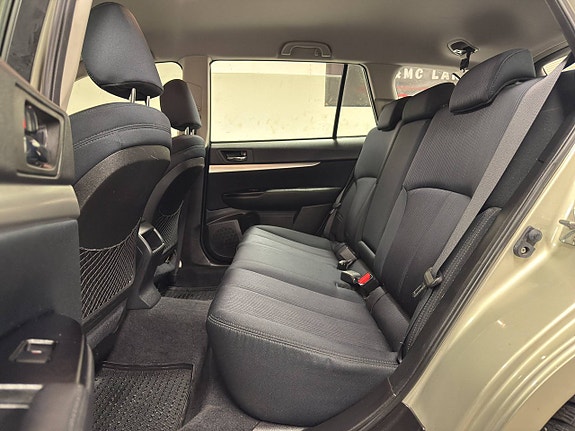 Subaru Legacy 14 of 16