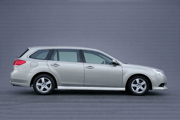 Subaru Legacy 7 of 16