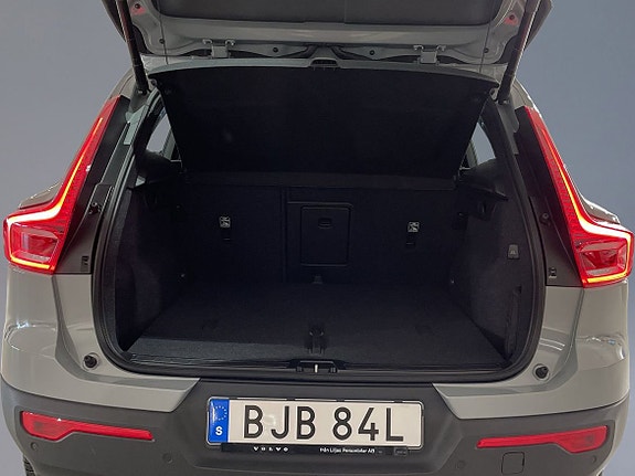 Volvo XC40 8 of 13