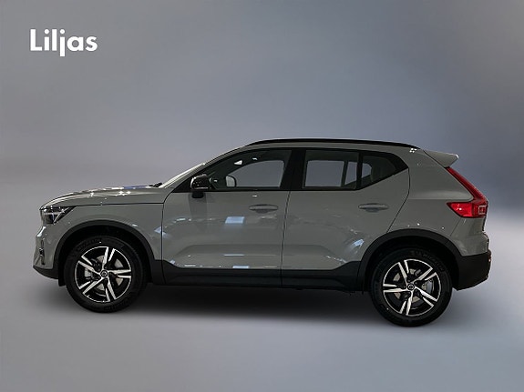 Volvo XC40 2 of 5