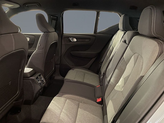 Volvo XC40 7 of 13
