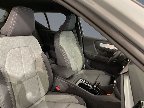 Volvo XC40 6 of 13