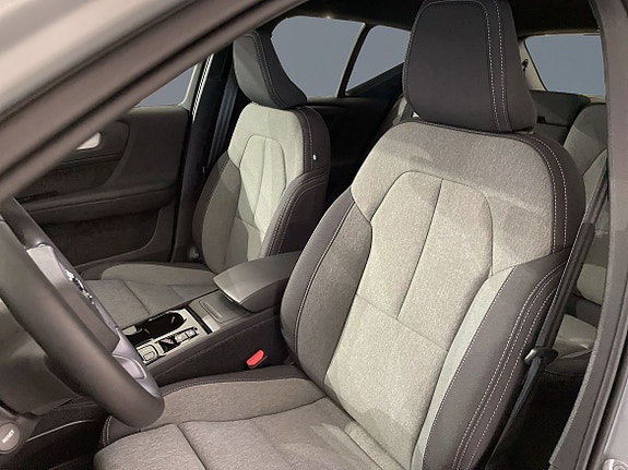 Volvo XC40 5 of 5
