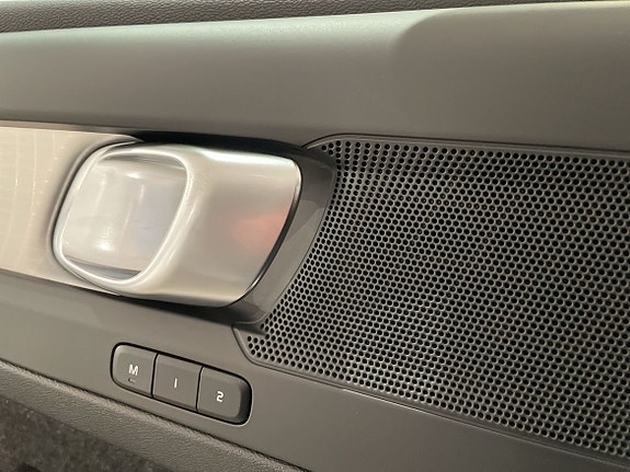 Volvo XC40 10 of 13