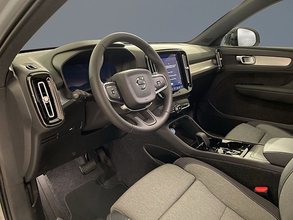 Volvo XC40 4 of 5