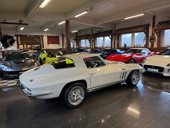 Chevrolet Corvette 8 of 30