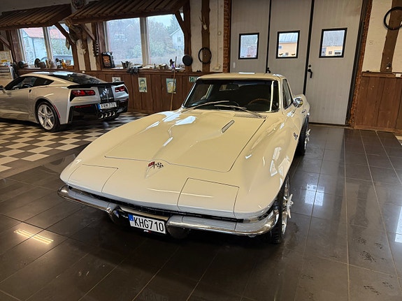 Chevrolet Corvette 4 of 30