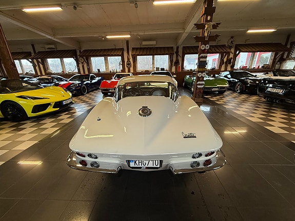 Chevrolet Corvette 7 of 30