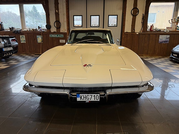 Chevrolet Corvette 13 of 30