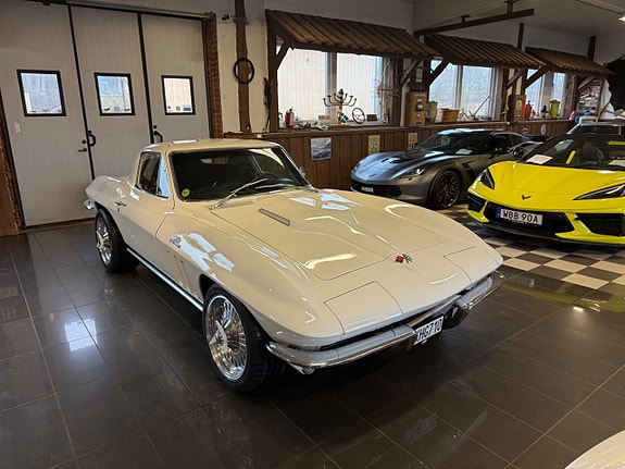 Chevrolet Corvette 11 of 30