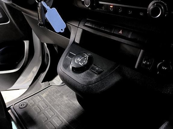 Opel Vivaro 12 of 15