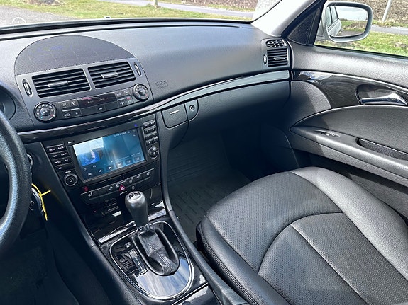 Mercedes-Benz E200 14 of 18
