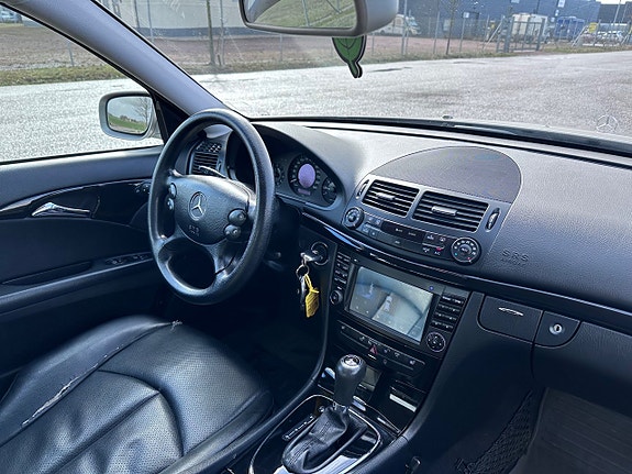 Mercedes-Benz E200 10 of 18