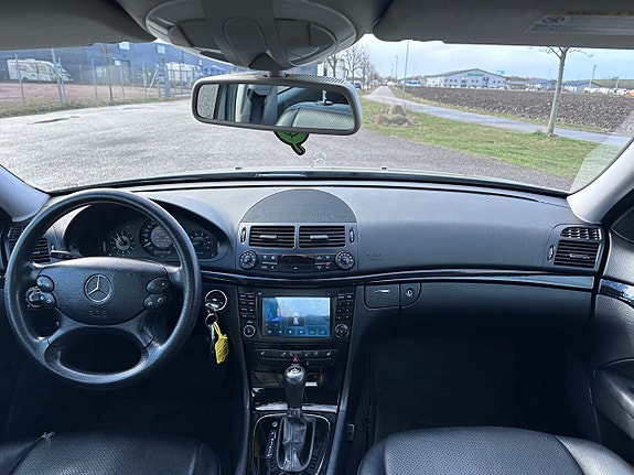 Mercedes-Benz E200 8 of 18