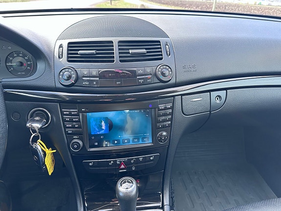 Mercedes-Benz E200 15 of 18
