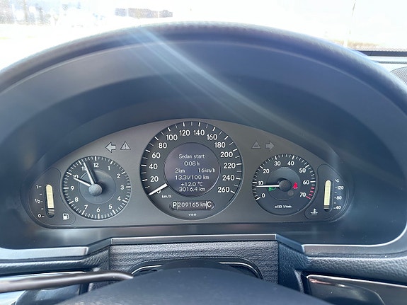 Mercedes-Benz E200 13 of 18