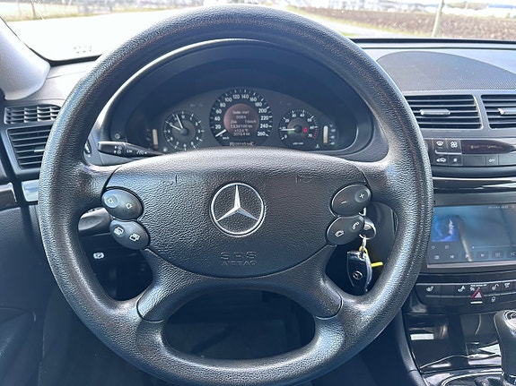 Mercedes-Benz E200 12 of 18